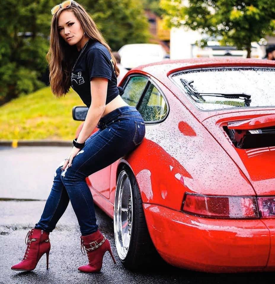 Cayman с девушкой